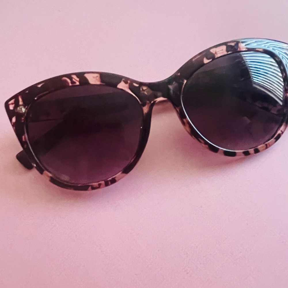 Women’s cat eye sunglasses